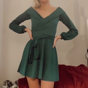 Pretty Little Thing Emerald Green Off the Shoulder Long Sleeve Mini Dress Size 2